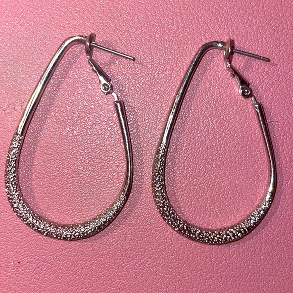 NEVER worn, 3 pairs of good quality SILVER. Beautiful costume jewelry. - Picture 3 of 7